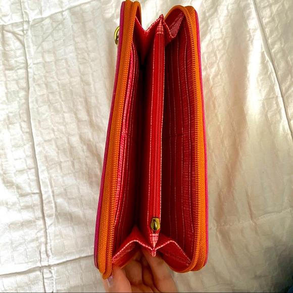 Fossil Accordion Style Zip Wallet - Picture 3 of 3